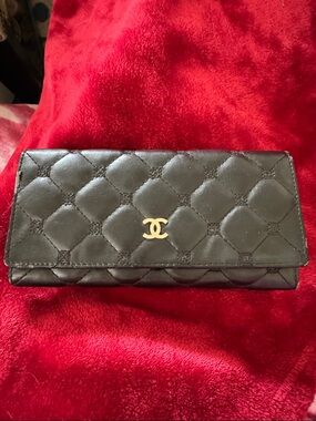 Quilted Black Continental Wallet with Gold CC Logo